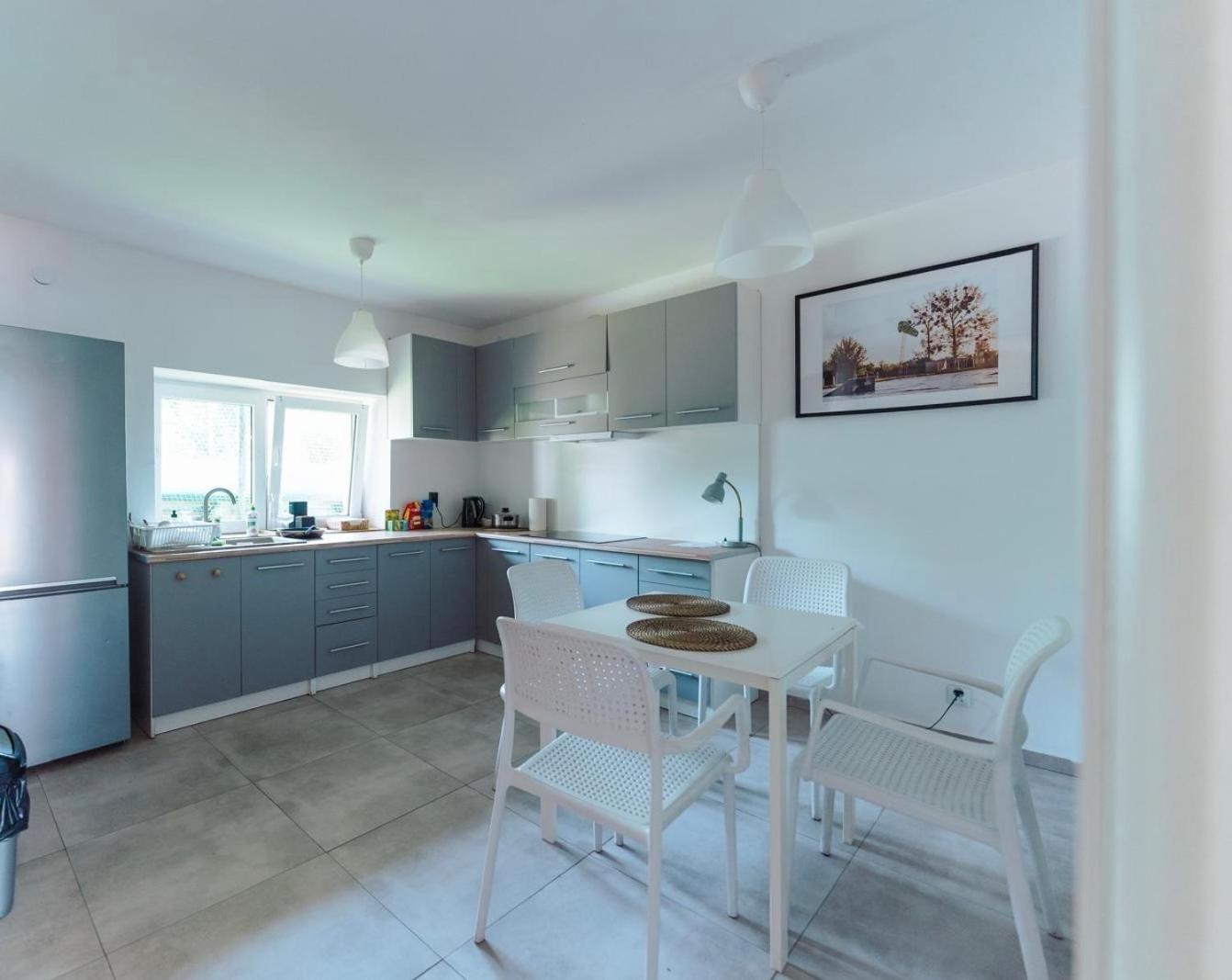 Wake Villa Brwinow Extérieur photo